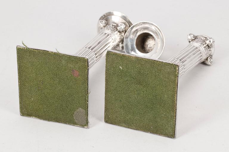 LJUSSTAKAR, ett par, nysilver, 1800-tal.