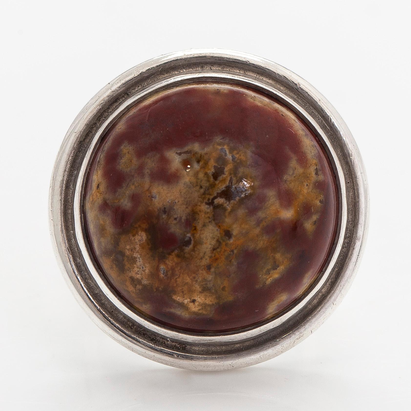 Saara Hopea, ring, sterlingsilver och jaspis, Ossian Hopea, Borgå 1972.