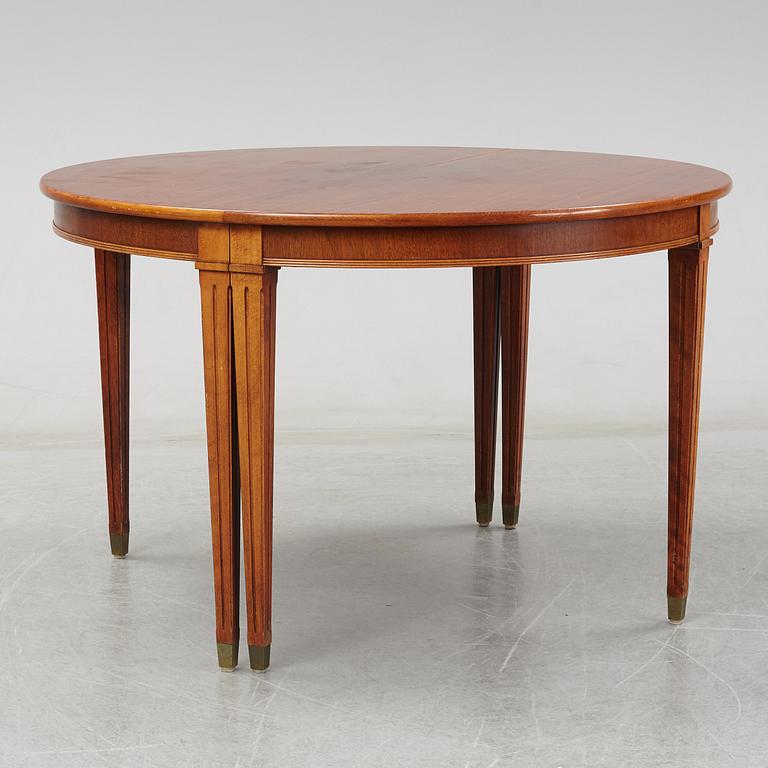 A gustavian style dining table from the mid 20th century.