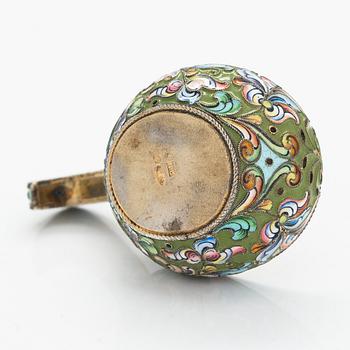 Kåsa, förgyllt silver och cloisonné-emalj, Moskva 1908-26.