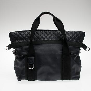 LAUKKU, Chanel.