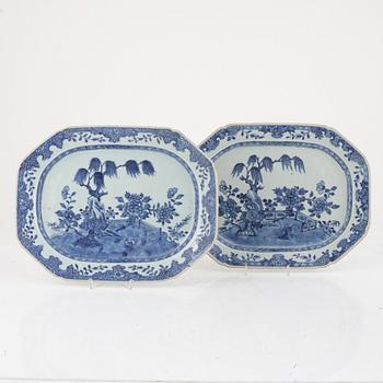 A pair of blue and white Chinese porcelain dishes, Qing dynasty, Qianlong (1736-95).