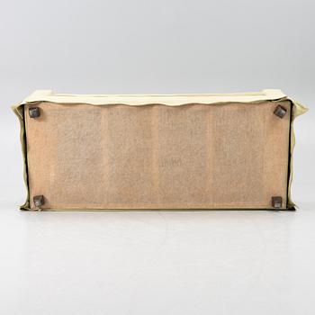 Soffa, "Nico sofa - Scallop skirt", RIJD, samtida.