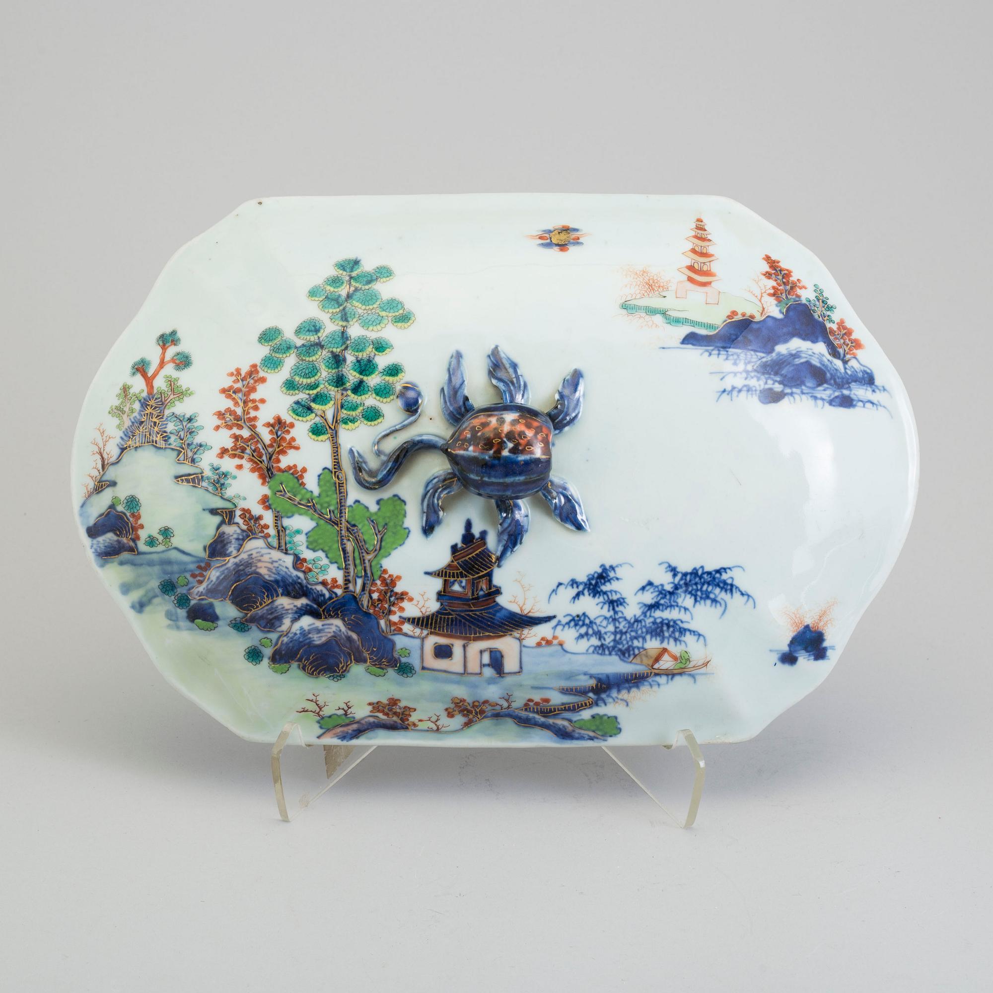 An imari verte tureen cover, Qing dynasty, Qianlong (1736-95).