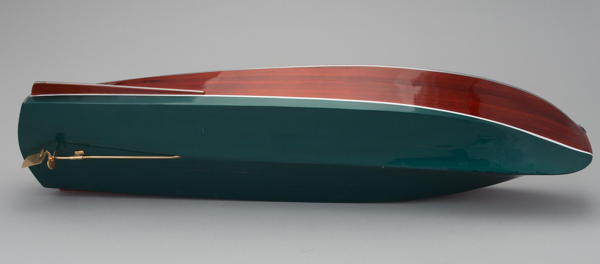 Model boat "Chris Craft triple cockpit", 21st century.