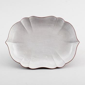 An yixing tazza with ge glaze, late Qing dynasty (1644-1912).