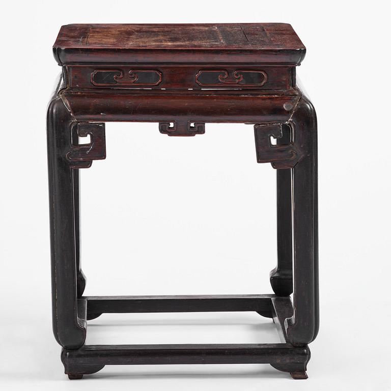 Pall/bord, hardwood. Qingdynastin, 1800-tal.