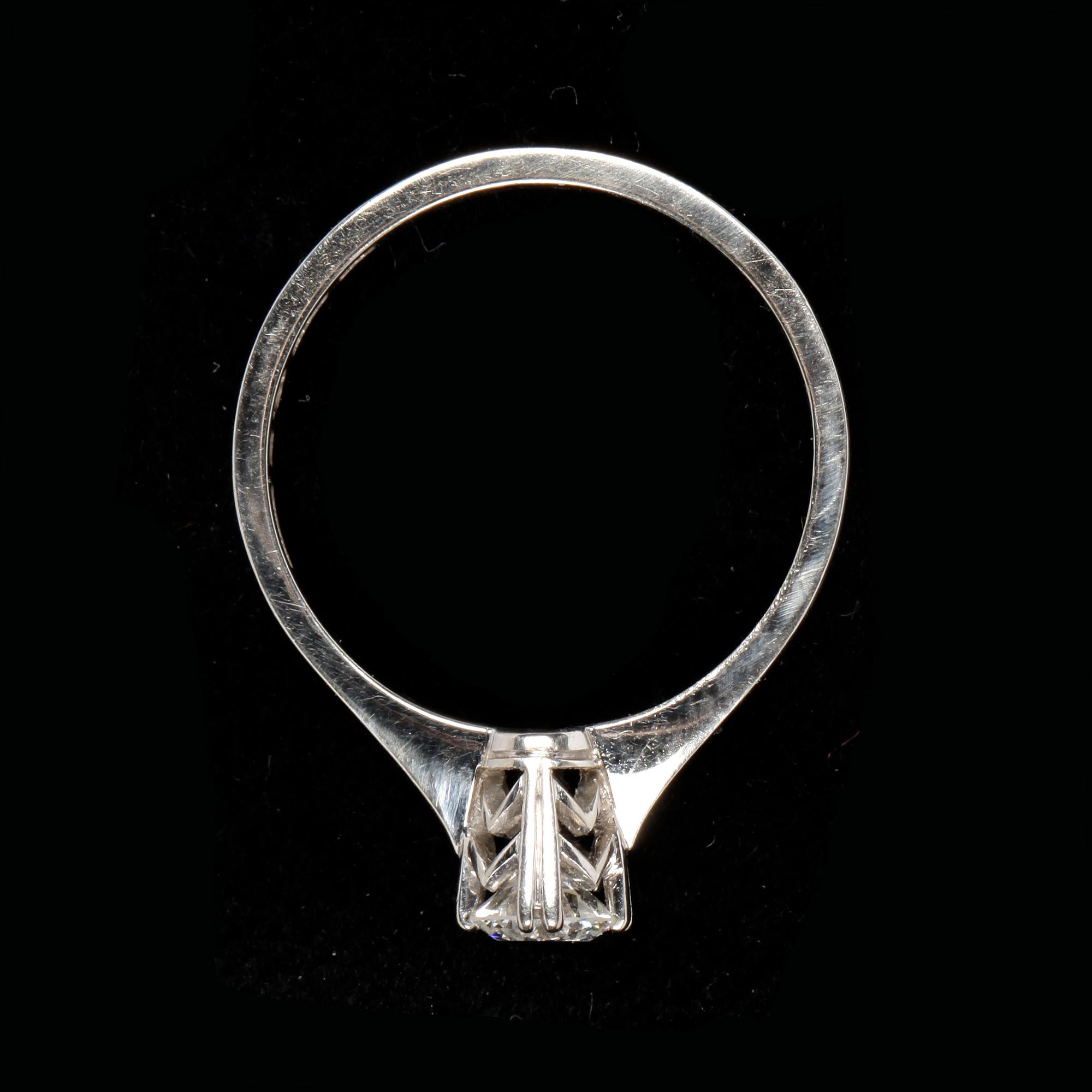 RING, 18k vitguld med briljantslipad diamant ca 0,42ct enl gravyr. Vikt 3g.