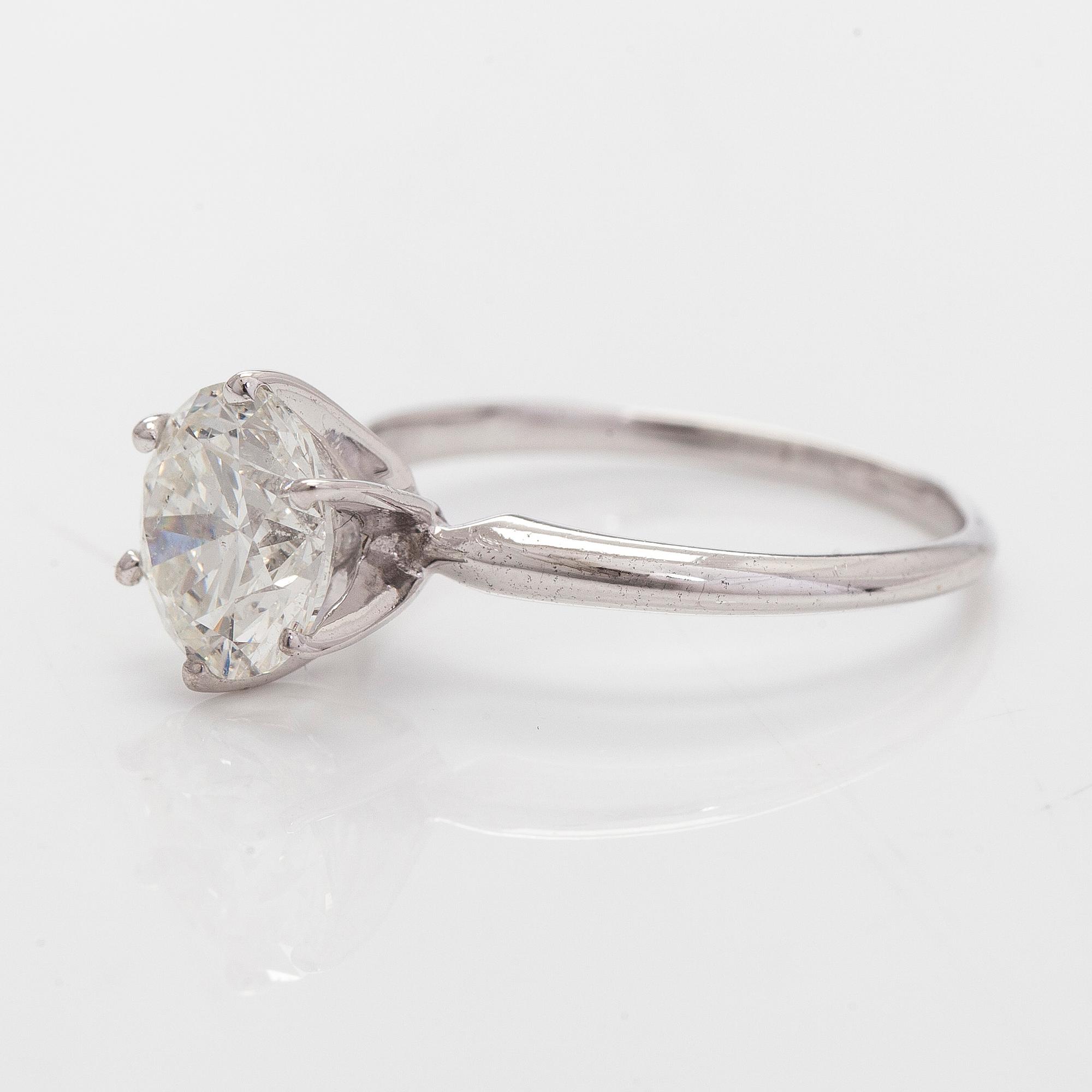 Sormus, solitaire, briljanttihiottu timantti 2,03 ct, 18K valkokulta.