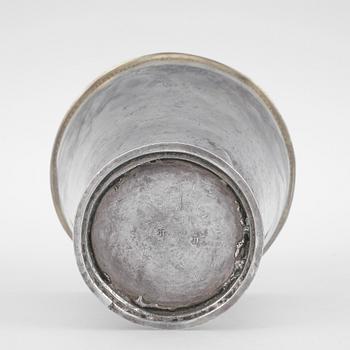 BÄGARE, silver, Johan Grubb, verksam 1725-56(58) i Hudiksvall. Vikt ca 382 gram.