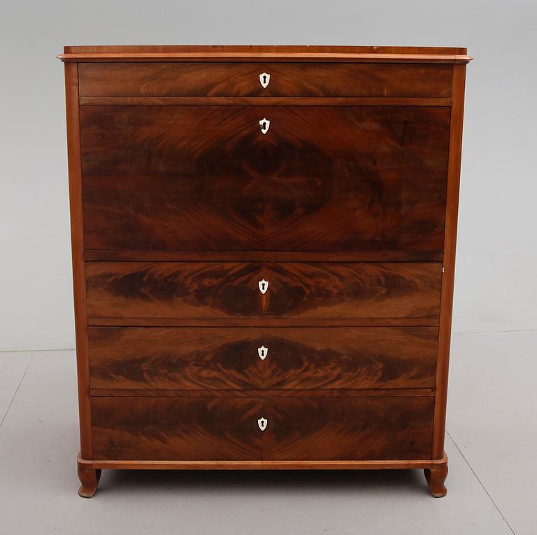 CHIFFONJÉ, 1800-talets mitt.