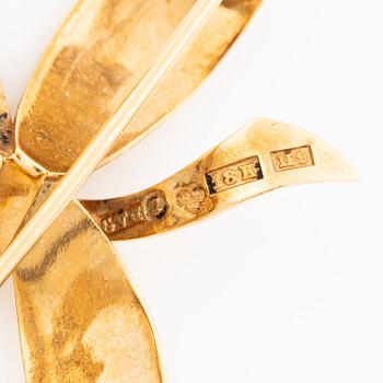 Brosch , 18K guld i form av blomma med odlade pärlor.