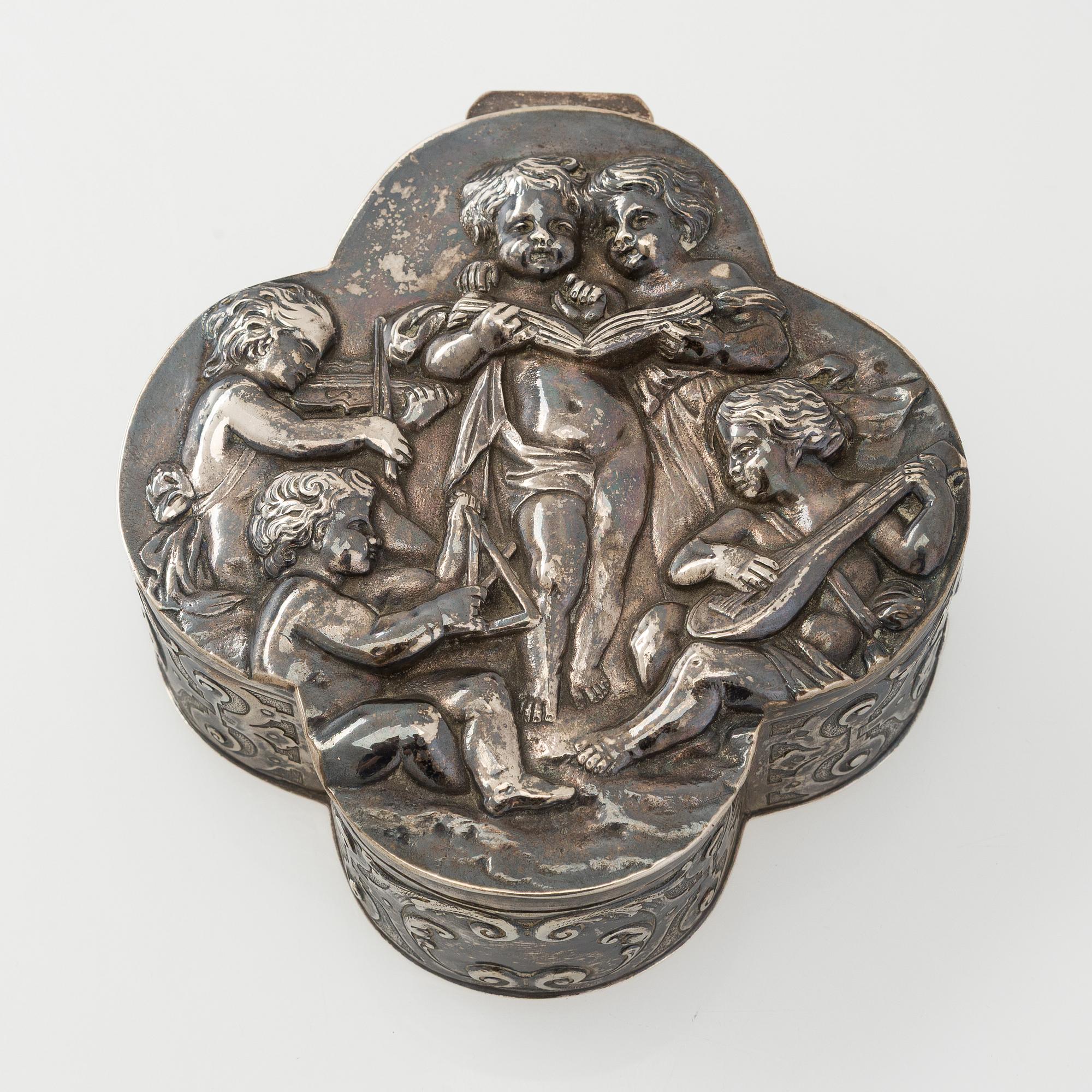 Breidenstein & Renaud, box with lid, silver, Frankfurt circa 1900.