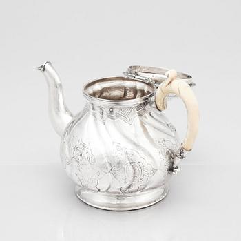 Petter Lund, tekanna, silver, Stockholm 1746. Rokoko.