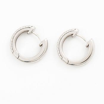 Hoop earrings 18K white gold with brilliant-cut diamonds.