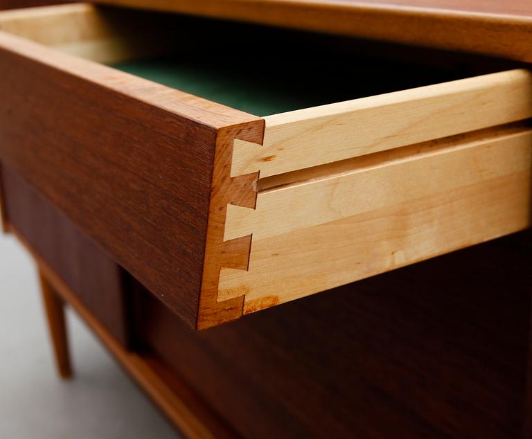 SIDEBOARD, "Trio", Nils Johnsson, Troeds, Bra Bohag, Bjärnum, 1900-talets andra hälft.