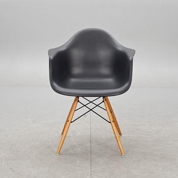 KARMSTOL, "Plastic armchair", Charles & Ray Eames, Vitra, 2000-tal.