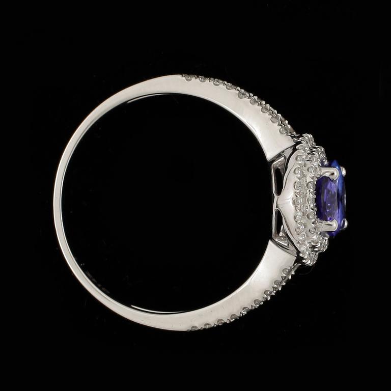 RING, 14k vitguld med tanzanit och briljantslipade diamanter. Vikt ca 2,5 gram.