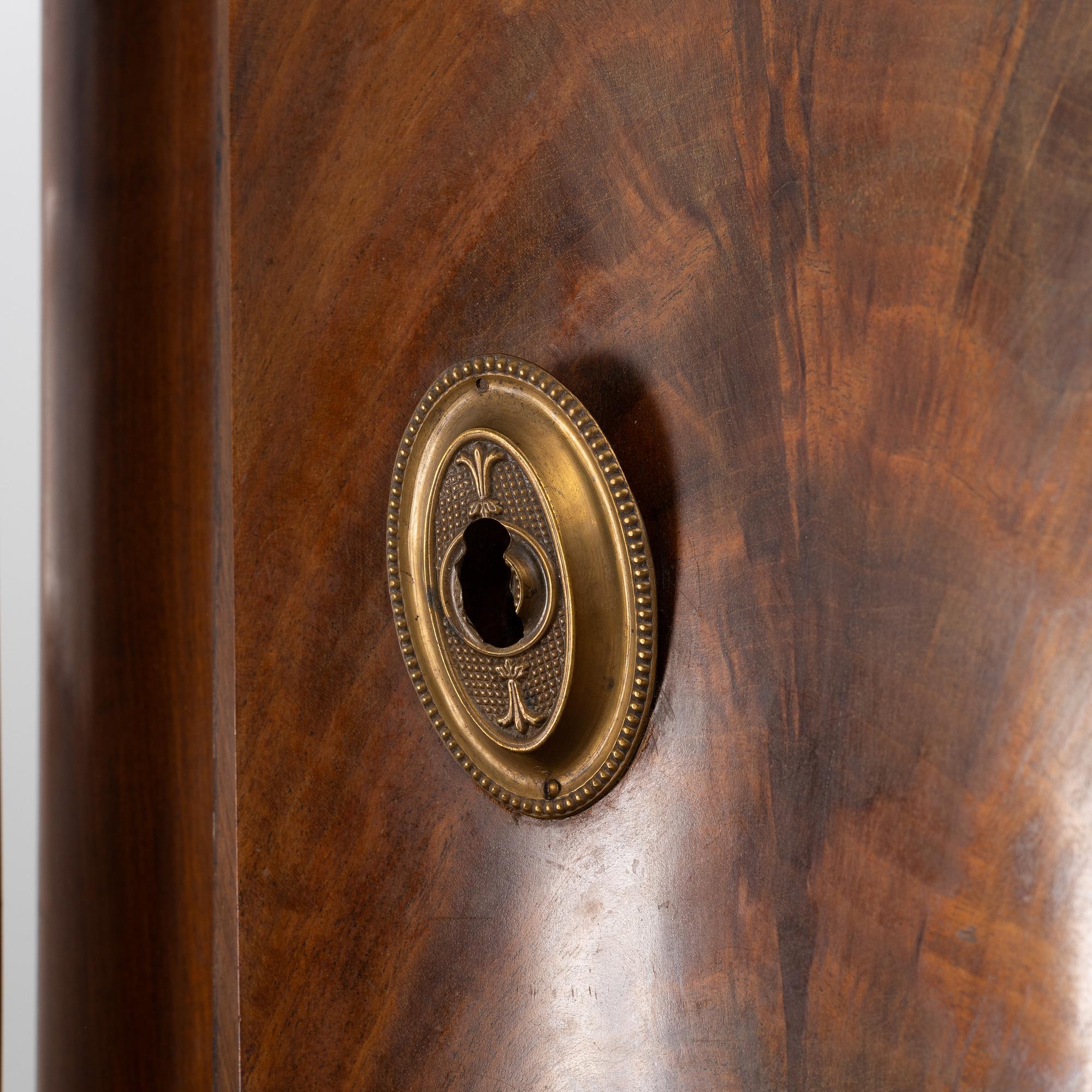 Corner cabinet, Karl Johan, first half of the 19th century.