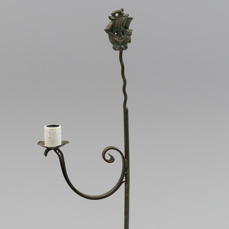 A mid 20th century floor lamp.