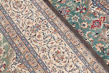 A part silk Nain carpet, so-called 6LAA, approx. 408 x 305 cm.