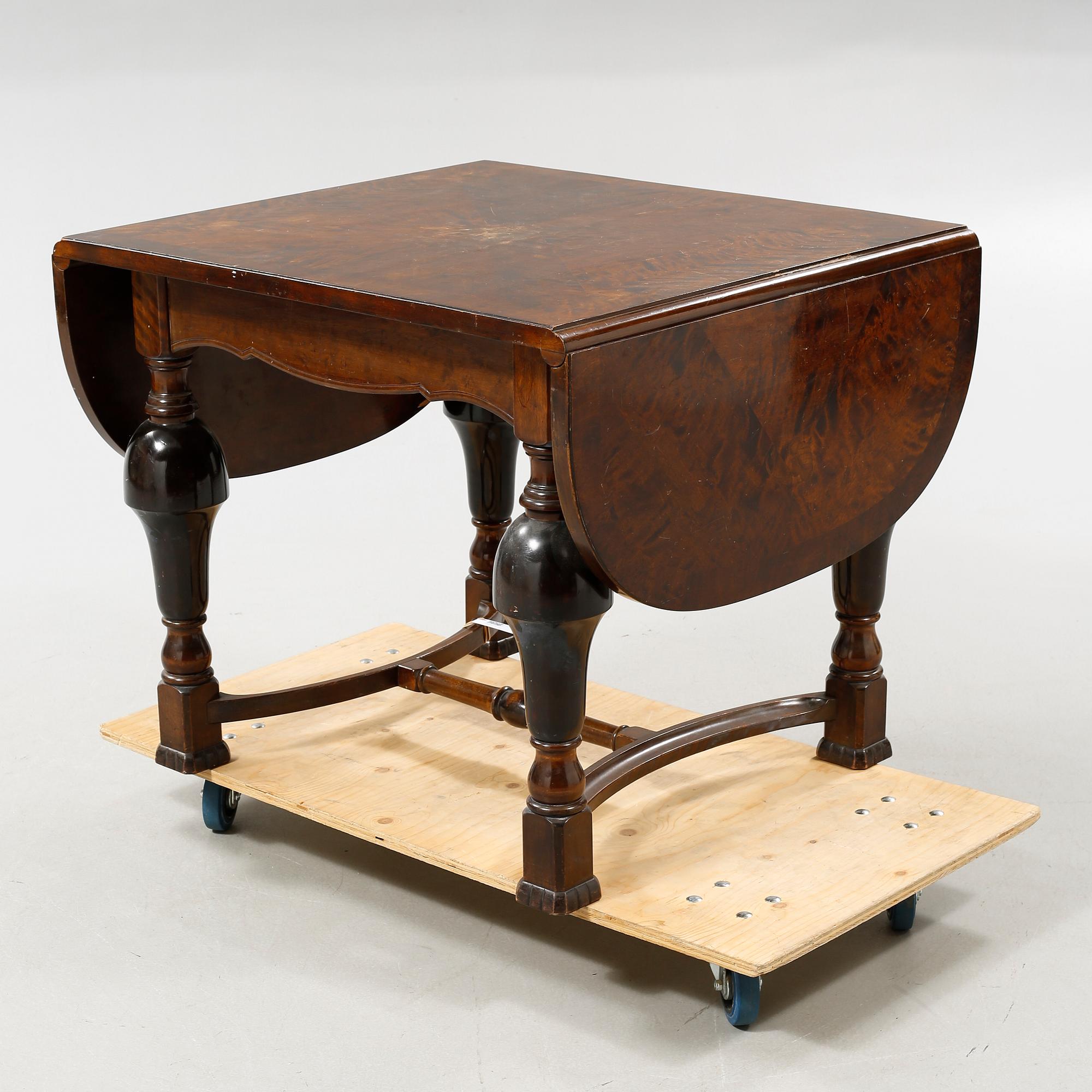 A table with flaps, first half of the 20th century.