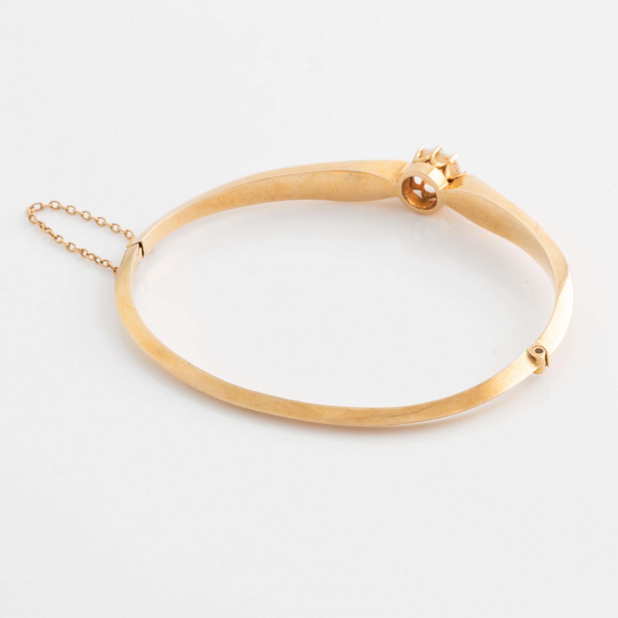 Armring med opal.