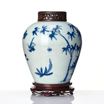 Kruka, porslin. Transition, 1600-tal.