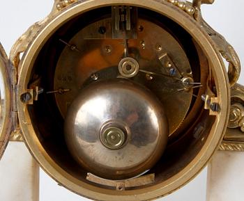 BORDSPENDYL, Louis XVI-stil, Frankrike 1900-tal.