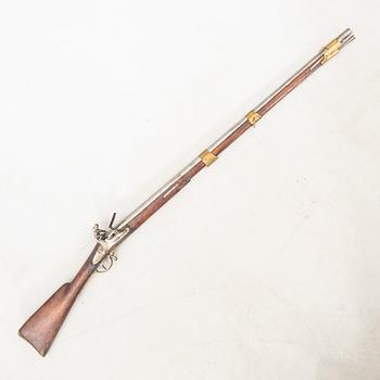 Flintlåsgevär, svenskt, reparationsmodell, tillbakaändrat slaglås.
