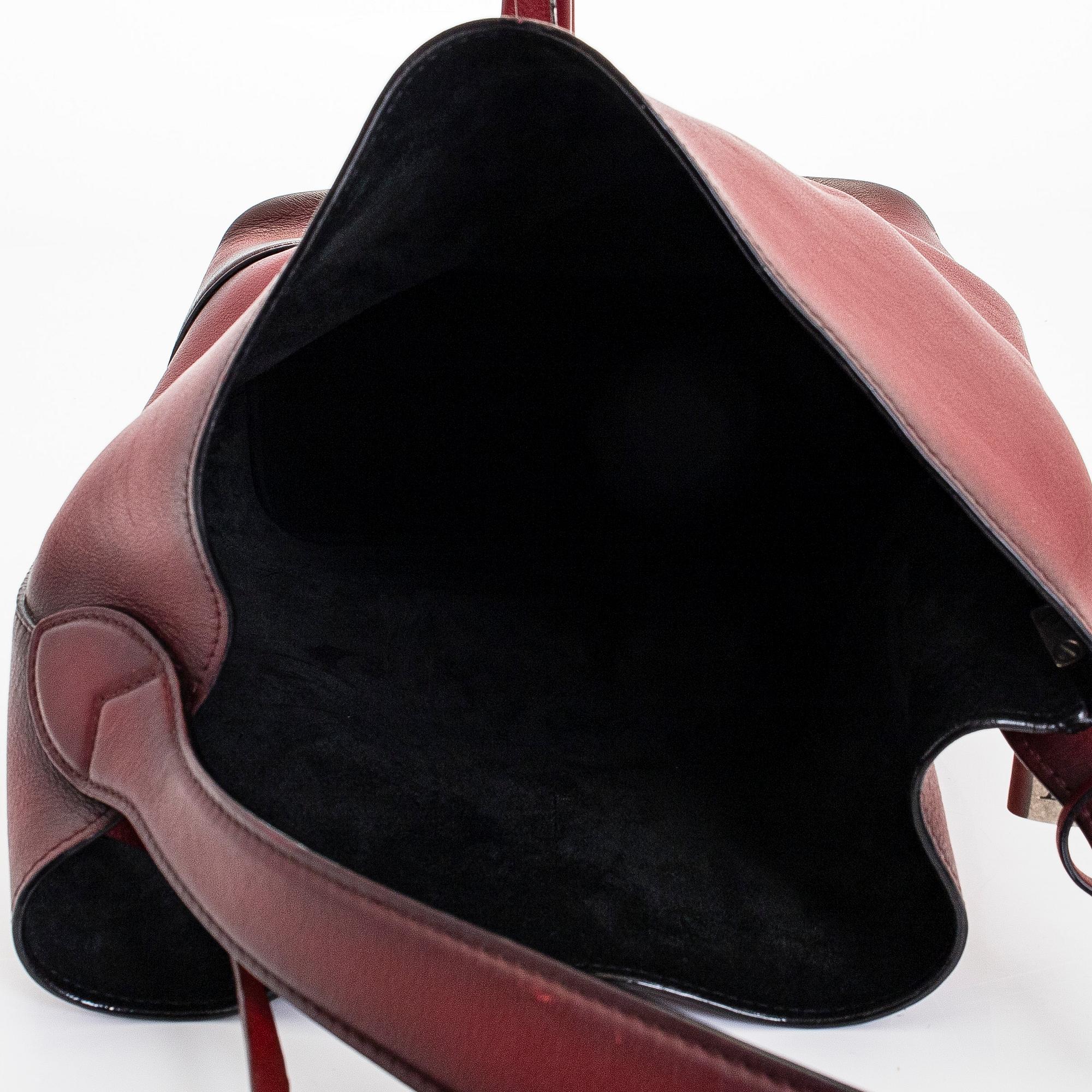 Louis Vuitton, a "NN14 GM" bag.