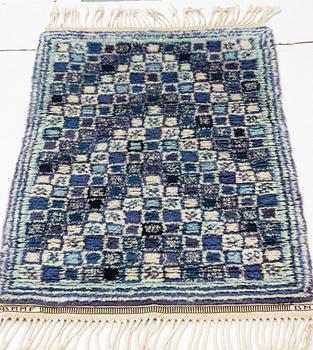 Barbro Nilsson, matta, "Finas rya, blå",  rya, ca 120 x 83, signerad AB MMF BN.