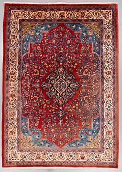 A CARPET, Mahal/Sarouk, ca 305 x 215 cm.