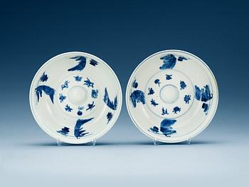 1558. A pair of blue and white bowls, Qing dynasty, Kangxi (1662-1722).