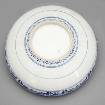VAS samt SKÅL, porslin, Kina, 1900-tal respektive modern tillverkning.