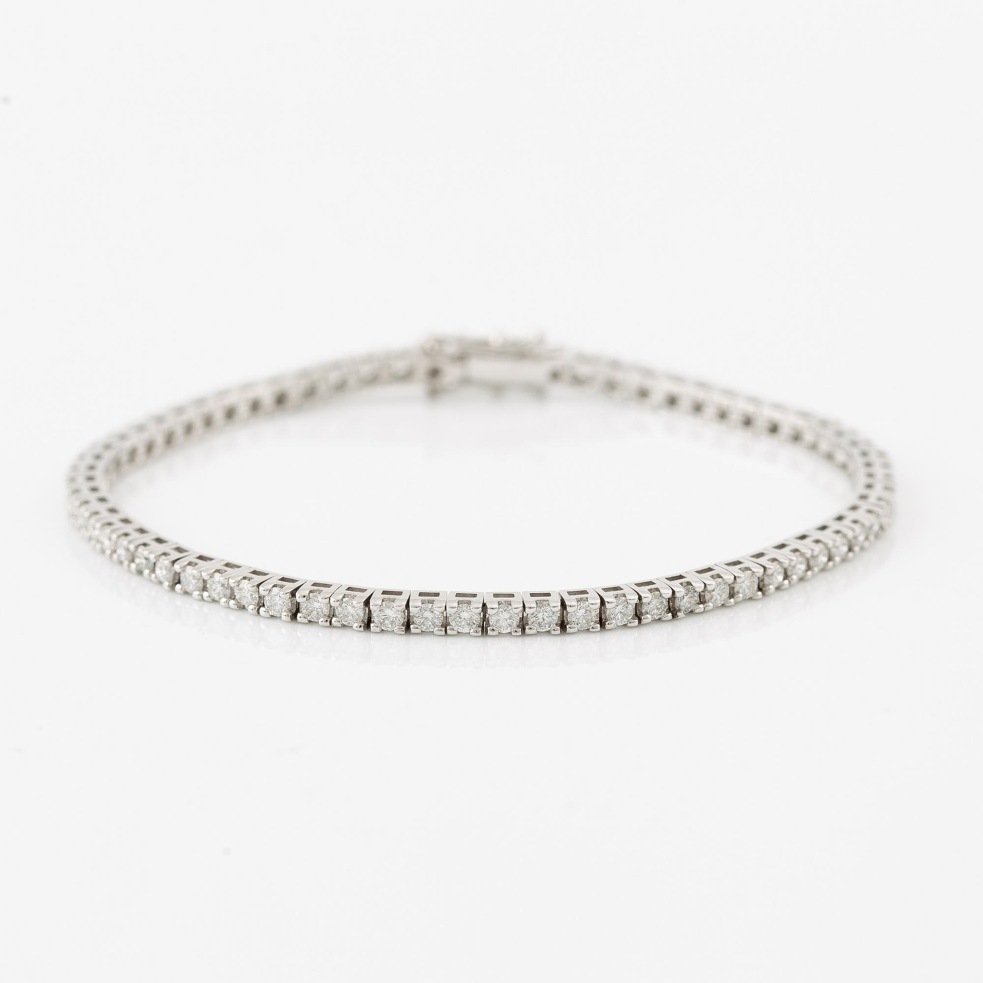 Tennis bracelet, 18K white gold set with brilliant-cut diamonds, accompanied by HRD report.