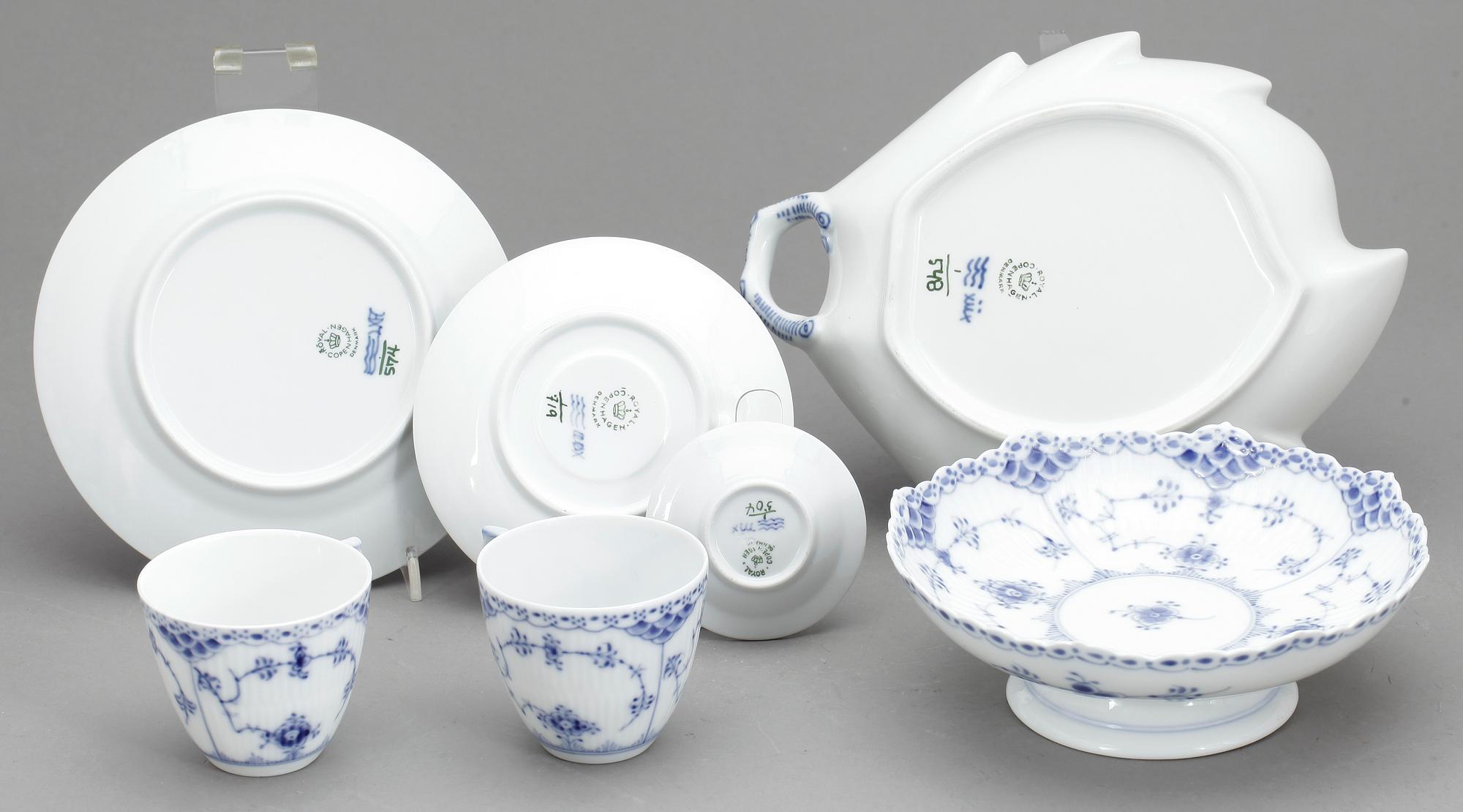 KAFFESERVIS, 20 delar, porslin, "Musselmalet", Royal Copenhagen, Danmark.