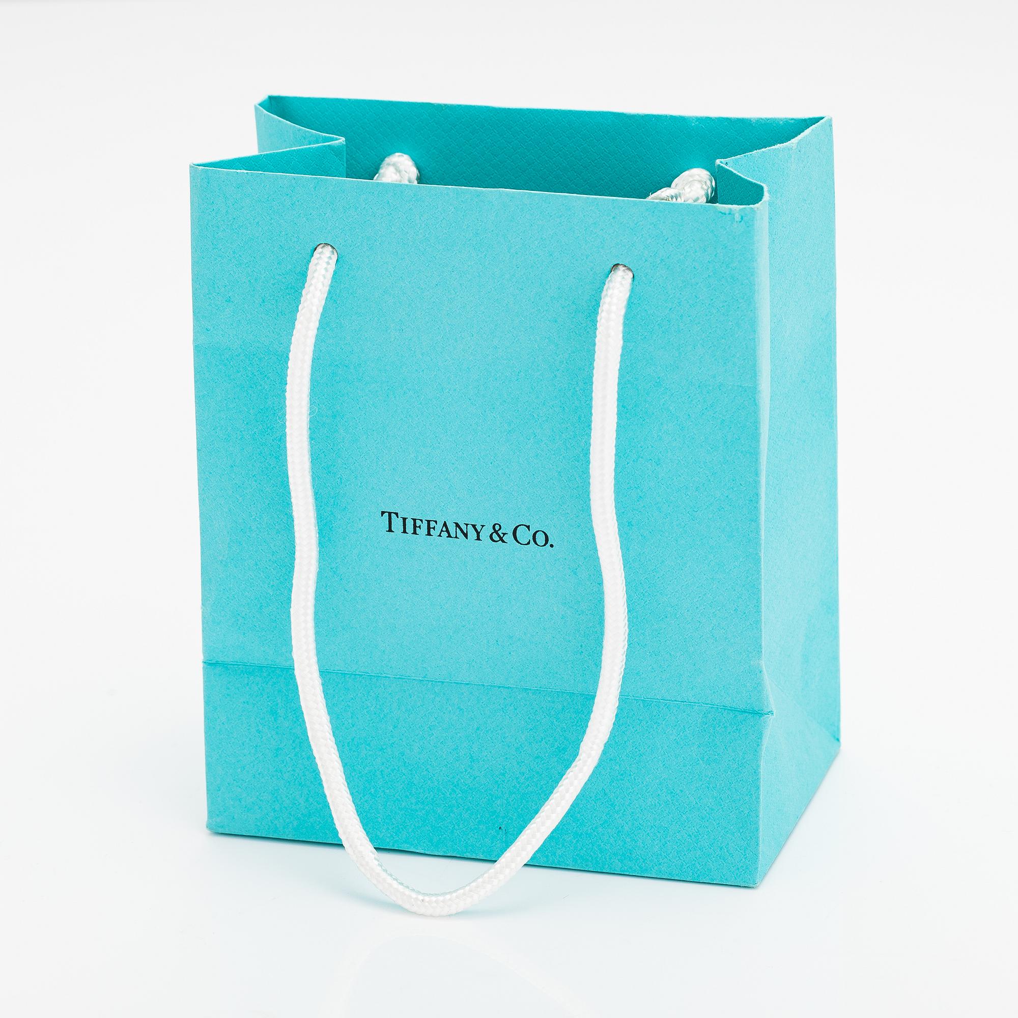Tiffany & Co, A T wire bracelet in 18K white gold. Marked Tiffany & co, Italy.