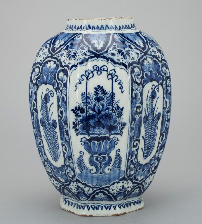 URNA, fajans, Delft, 1600/1700-tal.