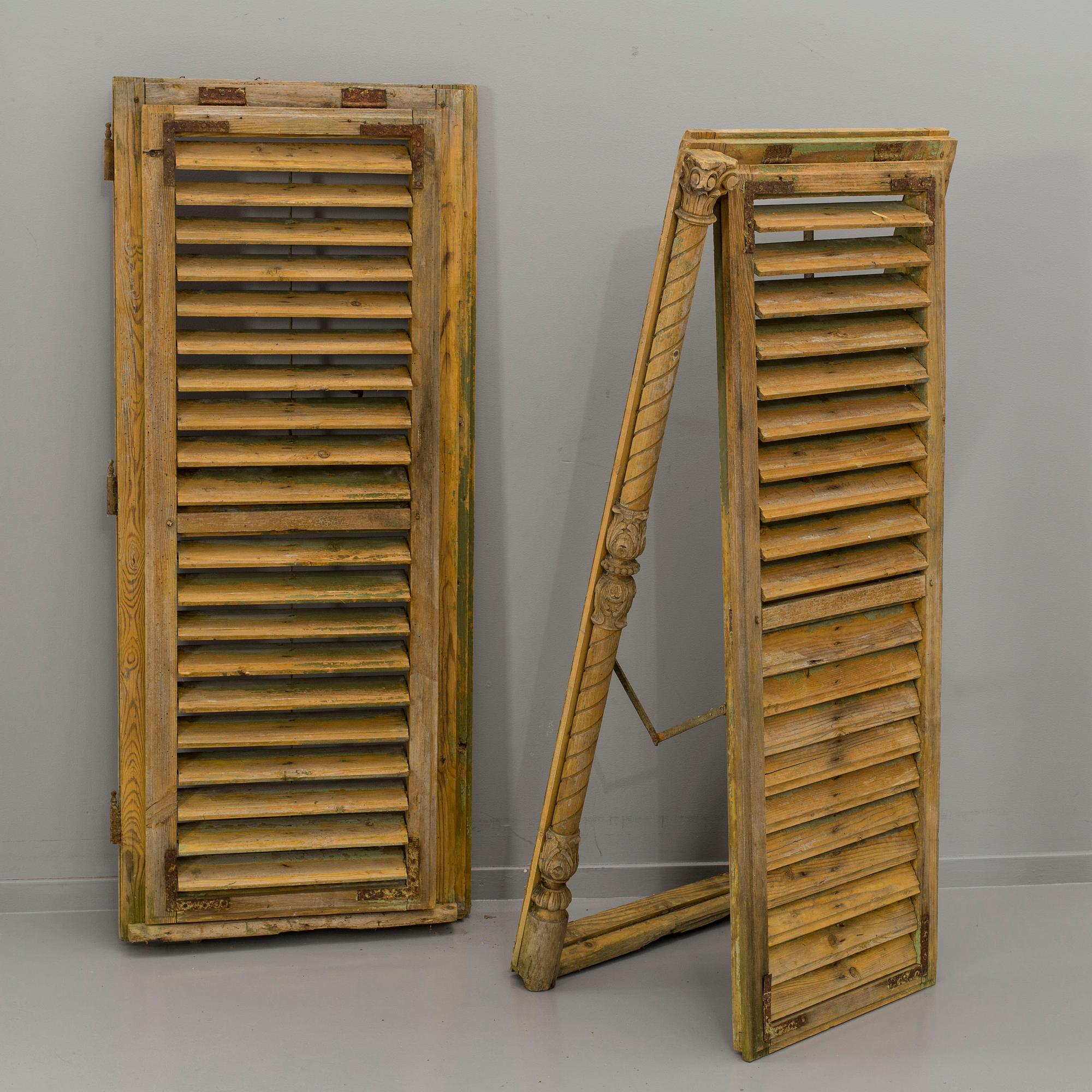 FÖNSTERLUCKOR, ett par, Europa 1900-talets första hälft.