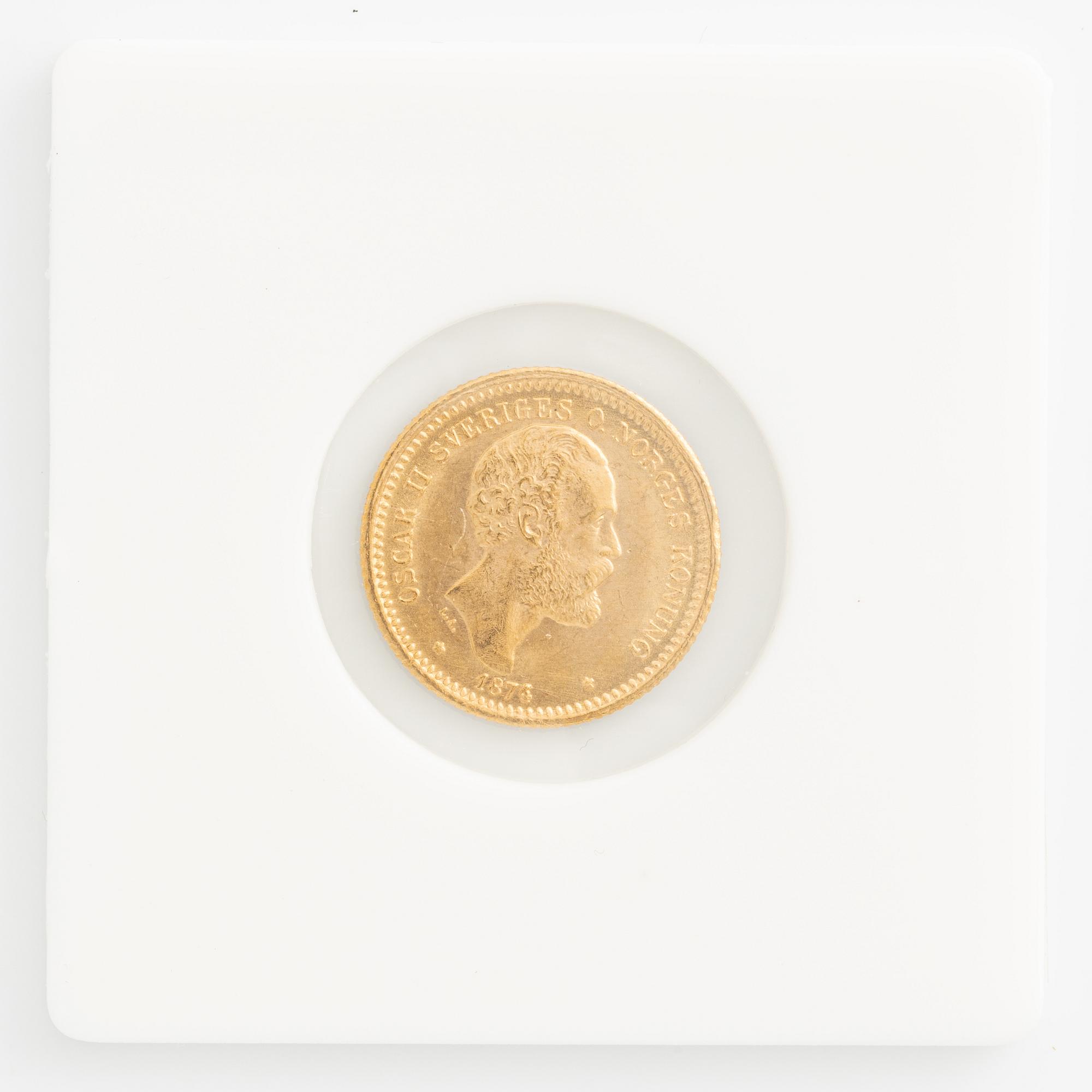 Two Swedish gold coins, 10 kronor and 5 kronor from 1874 and 1901.