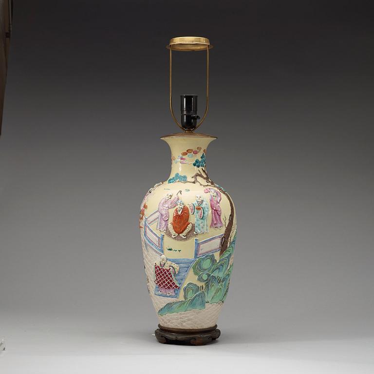 A famille rose vase, Republic (1912-1949).