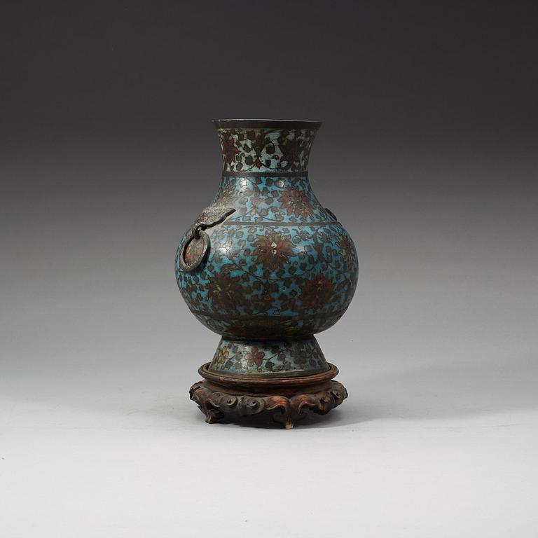 VAS, cloisonné. Mingdynastin (1368-1644).