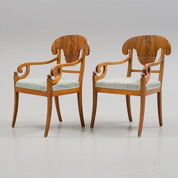 KARMSTOLAR, ett par, Karl Johan-stil, 1900-talets första hälft.