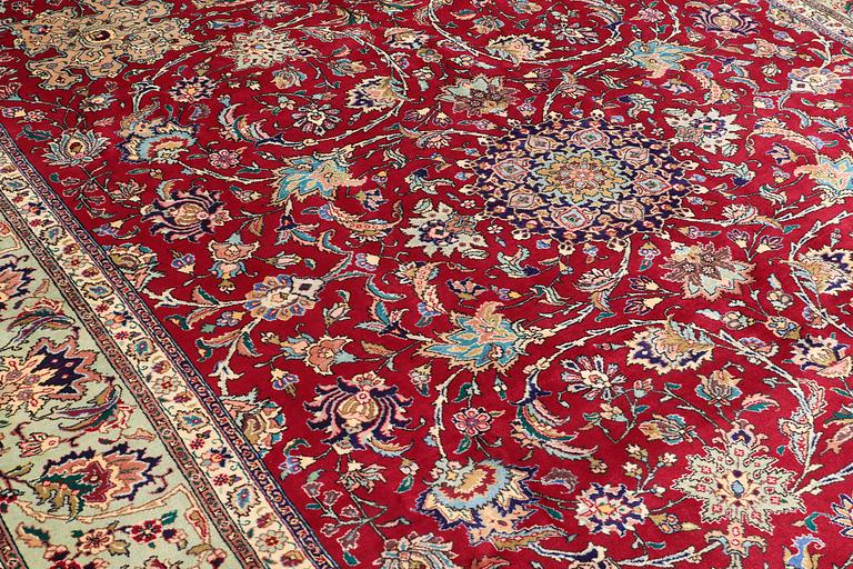 A CARPET, Tabriz, ca 381 x 302 cm.