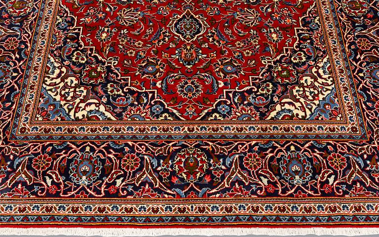 A Keshan rug, approx. 307 x 195 cm.