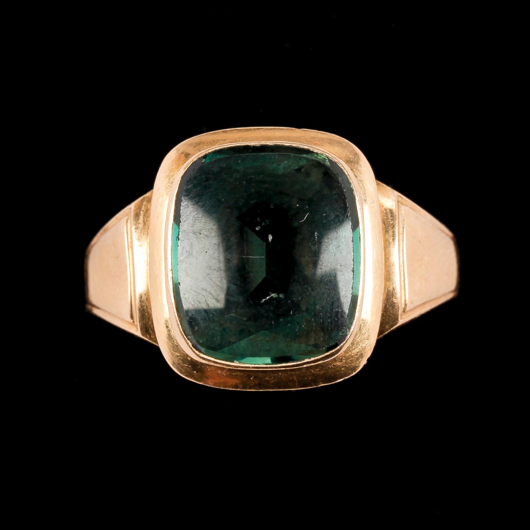 HERRINGAR, 2 st, 18k guld, bl a karneol, 1944-62. Tot ca 11 gr.