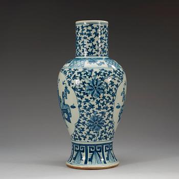 VAS, porslin. Qing dynastin (1644-1912).