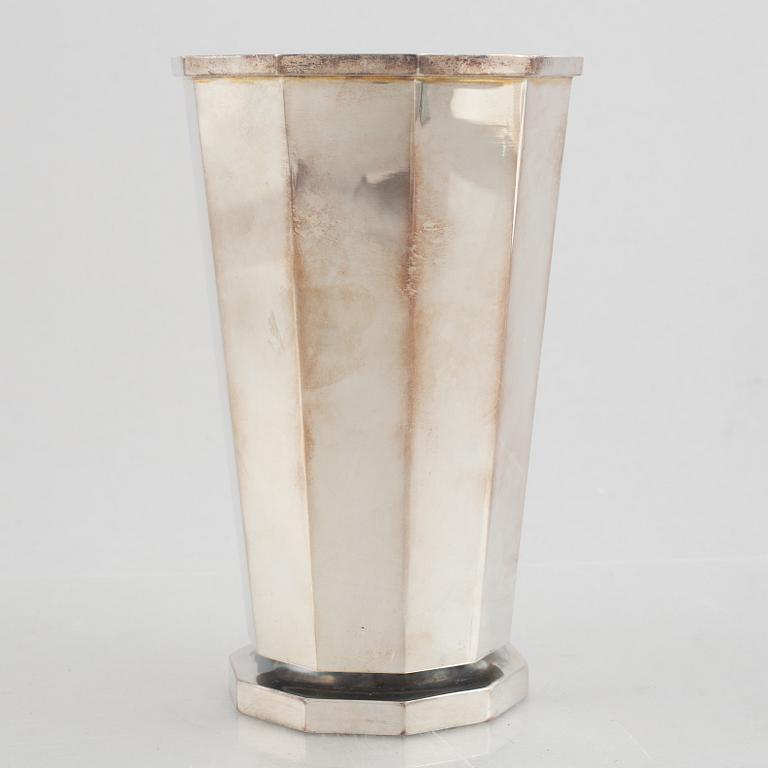 Eric Löfman, a silver vase, MGAB, Uppsala, 1977.