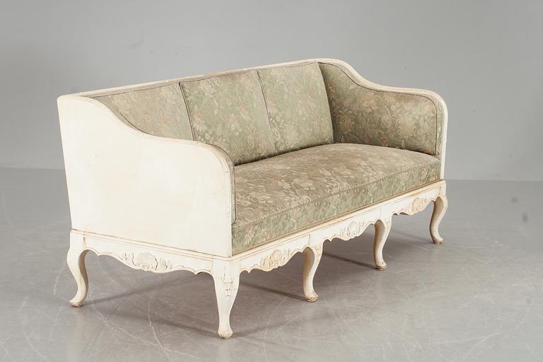 TRÅGSOFFA, rokokostil. 1900-tal.